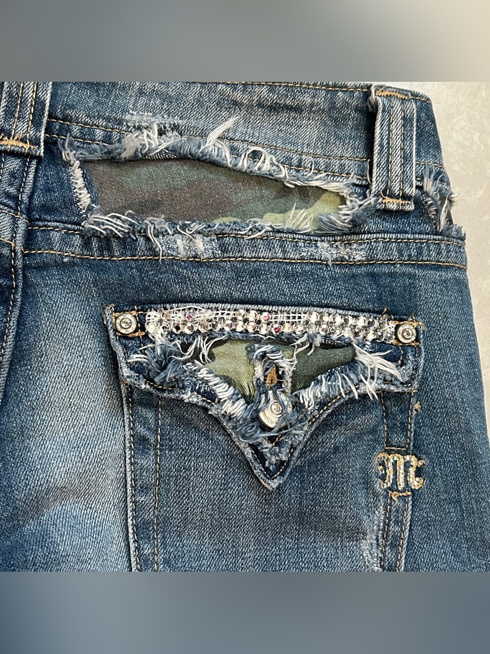 Miss Me medium-wash denim jean shorts - Picture 8 of 9